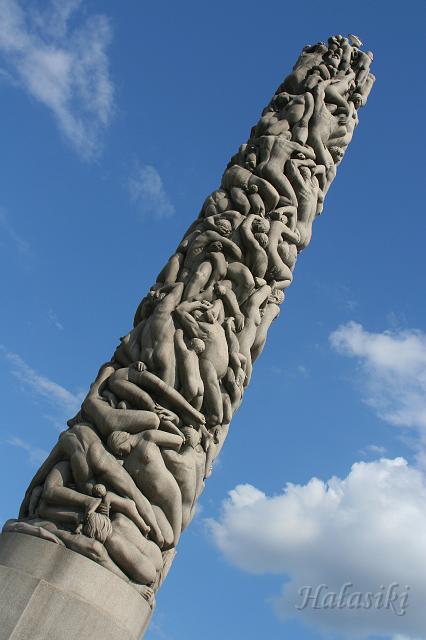 Norwegia (3181).JPG - Oslo - Park Vigelanda (Monolit ze 121 splecionych postaci)